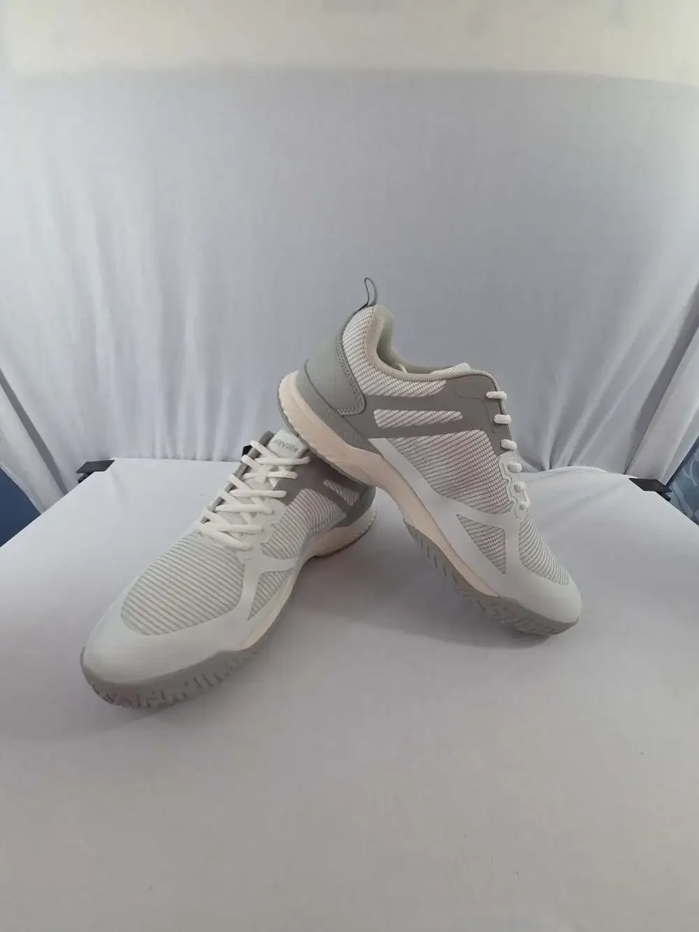 FitVille Men's Amadeus Court Tennis Shoes in White and Grey